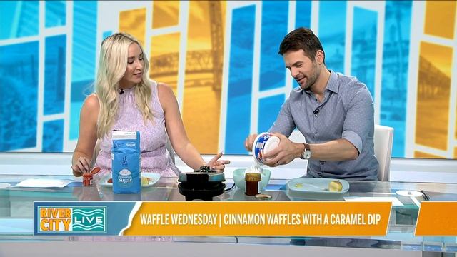 Waffle Wednesday | Cinnamon apples with a caramel dip смотреть онлайн