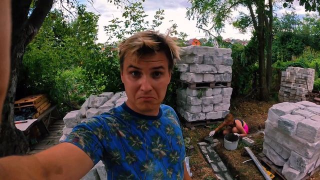 НАЧАЛИ СТРОИТЬ ЛЕТНИЙ ДОМИК ВМЕСТЕ С ЖЕНОЙ. смотреть онлайн