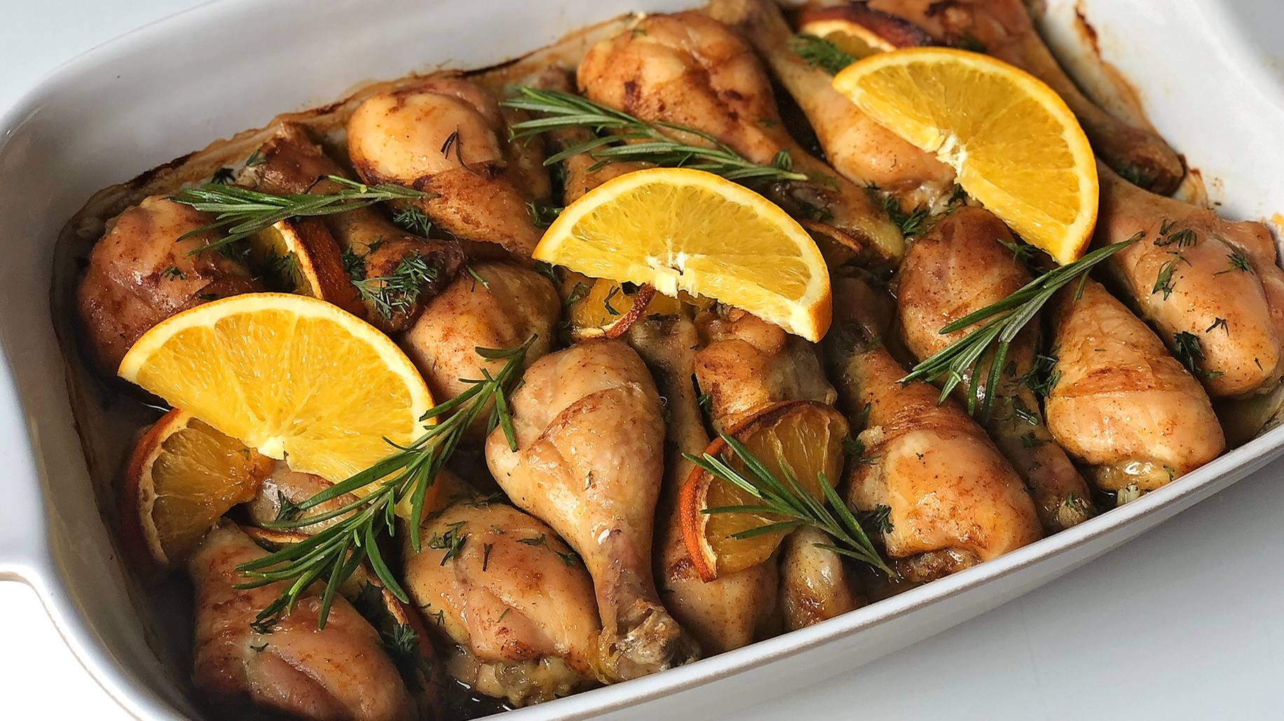 Курица с апельсинами. С чем сочетается курица. Курица запеченная с апельсинами. Курица с апельсинами. Курица с апельсинами.