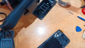 Huawei P20 Pro - замена аккумулятора в 3х частях