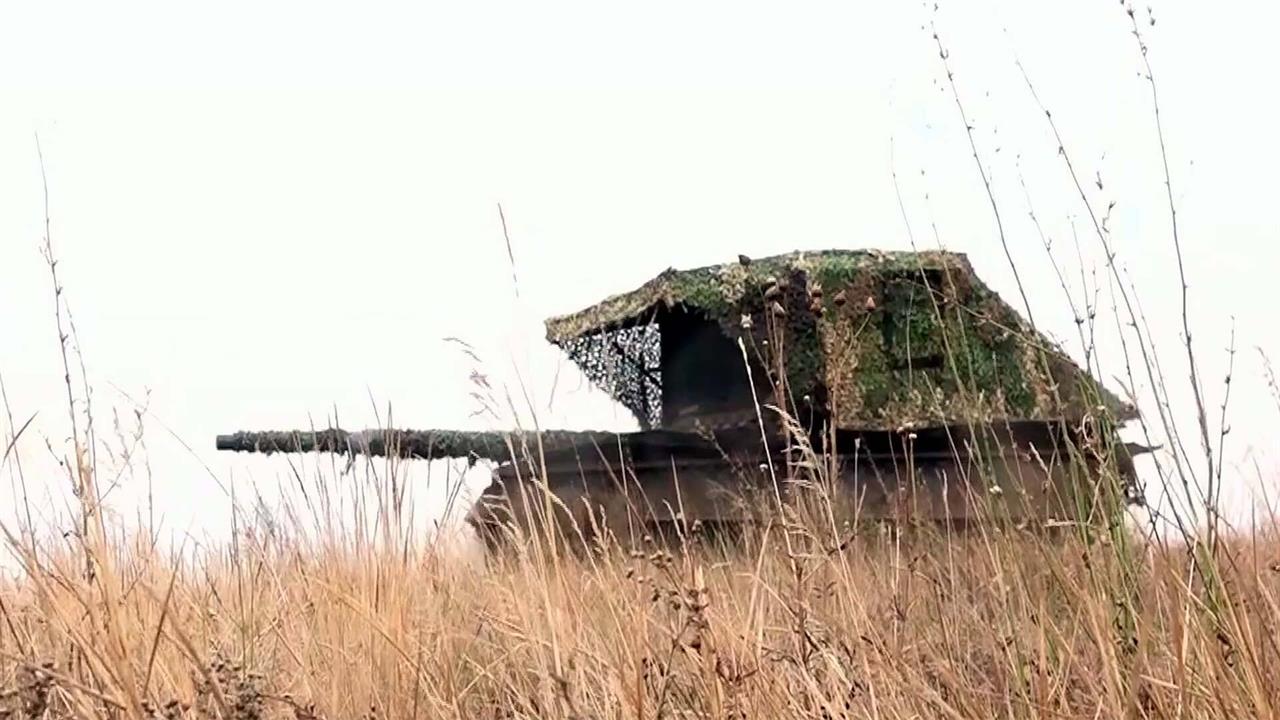 Экипаж Т-80 вызвал огонь на себя, чтобы выполнить боевую задачу