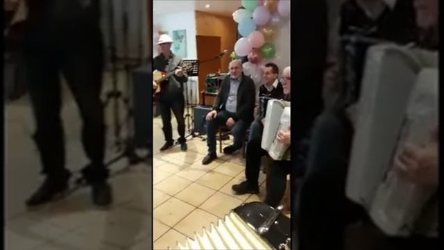 Катюшу легендарную исполнили гармонисты из Германии на шоу "Играй гармонь" смотреть онлайн