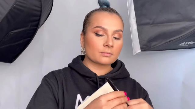 “Israel” Delineador by MUBA Cosmetics смотреть онлайн