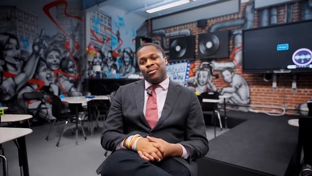 Мы Обучили Сотни Учителей смотреть онлайн