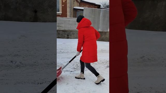 Радости частного дома #mosacore #Настюха #отношения #снег #зима #лопата #юмор #приколы