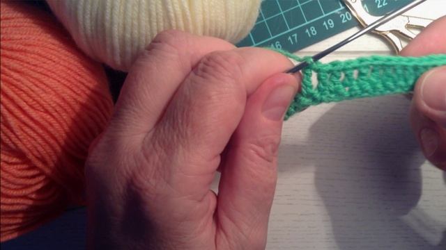 Учимся вязать крючком с ноля СТОЛБИК С НАКИДОМ урок № 4 смотреть онлайн