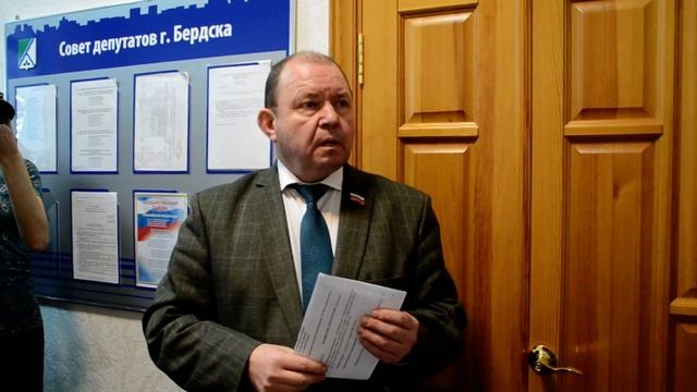 Совещание о профнепригодности чиновника Бердска обсуждают за закрытыми дверьми смотреть онлайн