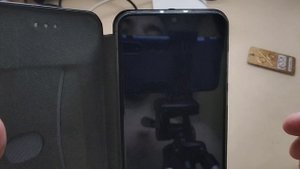 Датчик приближения есть! Прости Samsung, был не прав!