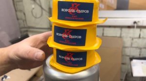 Этикетировочная машина с аппликаторами Herma (Германия) для головок сыра.