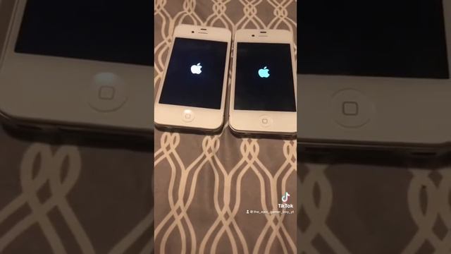 iPhone 4s Boot Up Test iOS 8 vs iOS 9 in April 2022 смотреть онлайн