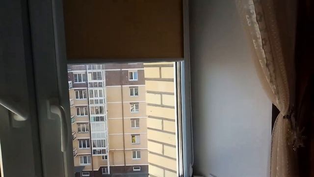 Рулонные шторы Уни 2 в спальню, Шелк блекаут персиковый.