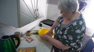 Так вкусно готовит эта мама домашнюю рыбную запеканку из простых продуктов для всей семьи