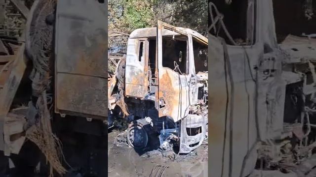 Civilians burn cars of the Ukrainian army смотреть онлайн