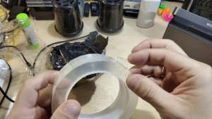 Супер лента - клеит всё! Двусторонний скотч - многоразовый, липкая зараза :-)