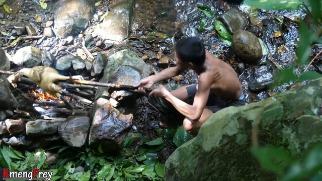 Primitive Technology - Kmeng Prey - Survival in forest Cooking Big Chicken Eating смотреть онлайн