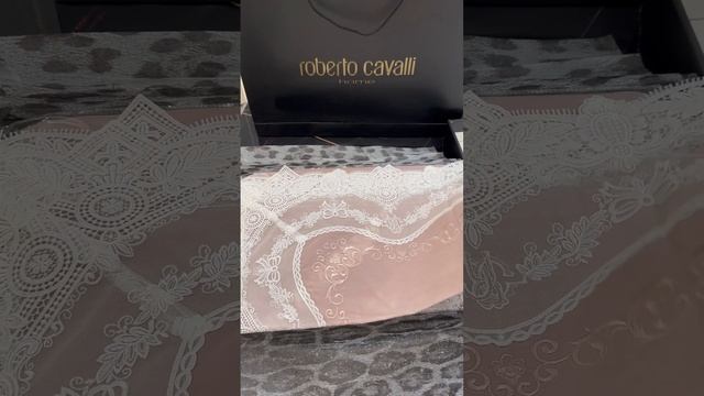 Обзор комплекта постельного белья Roberto Cavalli с кружевом в ShikHouse.ru