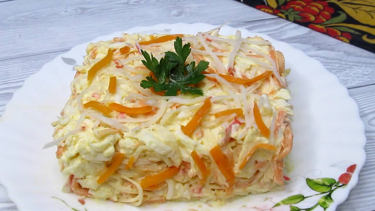 Этот салат не только вкусный, он из тех, что по быстрому. Из простых продуктов, и такая вкуснятина.