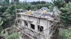 От фундамента до крыши - быстрый обзор строительства дома.