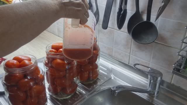 Помидоры в собственном соку.