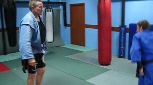 2016 год. От захвата за пояс сзади атакуем передней подсечкой с падением.