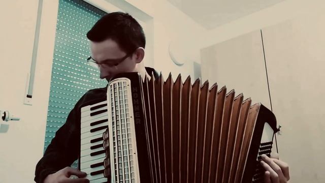 Mała Błękitna Chusteczka na Akordeonie w wykonaniu ucznia Łukasza 👍🤓 смотреть онлайн