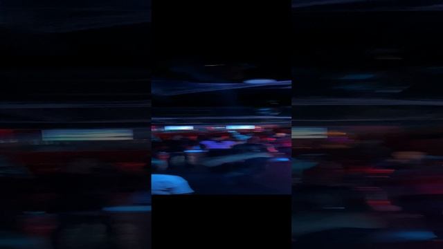 Девушки ночью танцуют в Москве .Ночной клуб Republic