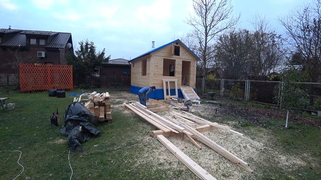 Баня 5х4 из профилированного бруса с синей крышей смотреть онлайн