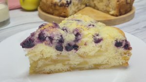 ЯБЛОЧНЫЙ ПИРОГ С ЯГОДАМИ И ВКУСНОЙ САХАРНОЙ КРОШКОЙ Много начинки!!! Тесто мягкое и нежное!!