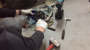 Перестал ехать снегоуборщик? Сейчас все решим, на примере champion st 656