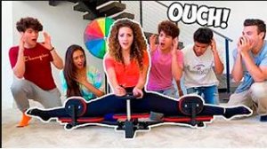 Как далеко Вы сможете РАЗДЕЛИТЬ ВЫЗОВ! с Софи Досси - How Far Can You SPLIT CHALLENGE! w Sofie Dossi