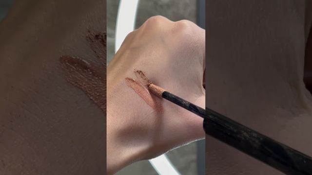 REAL LASTING CREAM SHADOW Влагостойкие кремовые тени для век