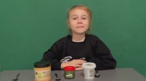 Дегустация арахисовой , кунжутной ( тахини ) и фисташковой паст .