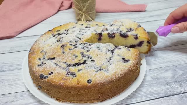 Самый вкусный кекс ЧЕРНИЧНЫЙ ПИРОГ  Можно использовать любые ягоды. Быстрый и очень простой рецепт