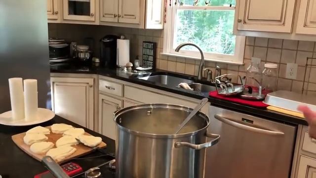Козий Сыр Шевр в Упаковке из Фиговых Листьев