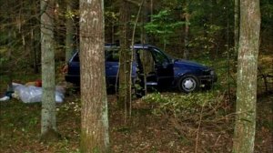 Мальчик нашел в лесу старую машину. Заглянув он закричал!