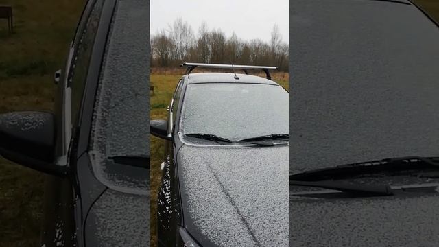 Морозец и первый снежек встретил меня на даче.
