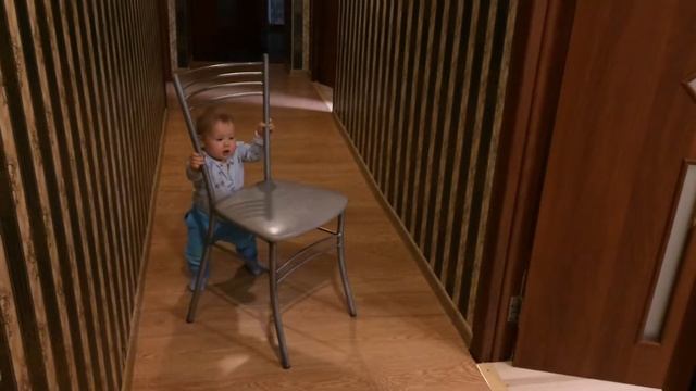 Нужен стул в комнате! смотреть онлайн