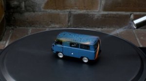 Поджигаем УАЗ-452 (Буханка)