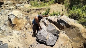 Строительство, сила Паджу дуа, раскалывающего камни