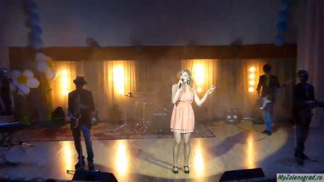 "Rolling in The Deep". Поет Анастасия Мокшина  (творческий номер на конкурсе «Мисс МИЭТ’15»)