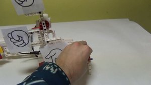 Робот НикиРобот. Камень, ножницы, бумага.