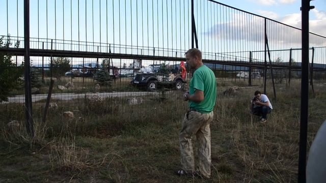 Олежка лег на все мясо и не хотел ни с кем делиться !