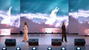 "О войне". На сцене Лаура Махина и Эвелина Ломейко. Молодечно, Беларусь.