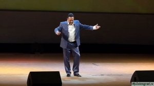 Поет Ренат Ибрагимов