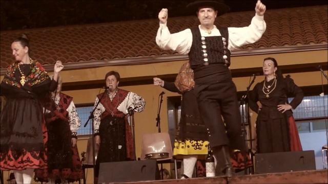 X Festival Folklórico de Jarandilla de la Vera con la actuación de tres grupos смотреть онлайн