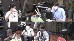 Stray Kids and Youngk reaction to ITZY - Mafia In The Morning [Day6 Kiss The Radio 190521]