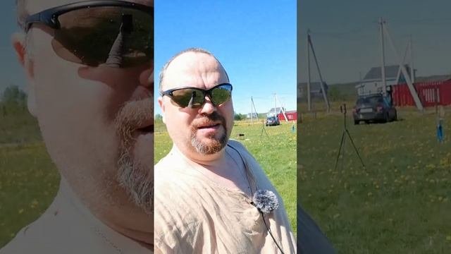 Вырвался на дачу. Пилю газон.