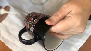 Точечная роспись кружки.