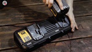 Обзор адаптеров и зарядного устройства DEWALT