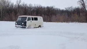 Уаз буханка с блокировками на зимней Hankok 235/85/16 по снегу